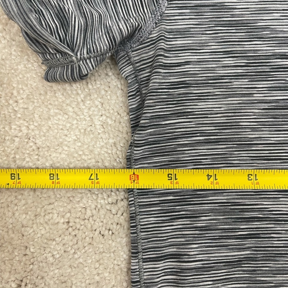 Lululemon Black & White Short Sleeve Shirt - Picture 2 of 11